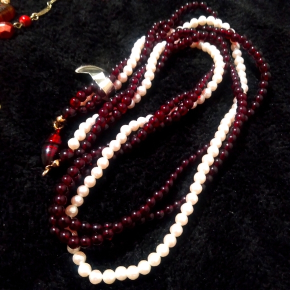 2 necklaces 1.long gold tone filigree/amber/purple beads 2. Is faux pearl/ruby - Picture 2 of 5